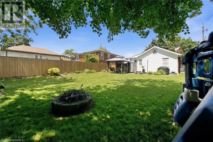 Photo 26 at 141 East Avenue, Victoria / Arthur, Brantford