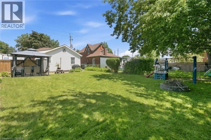 Photo 27 at 141 East Avenue, Victoria / Arthur, Brantford