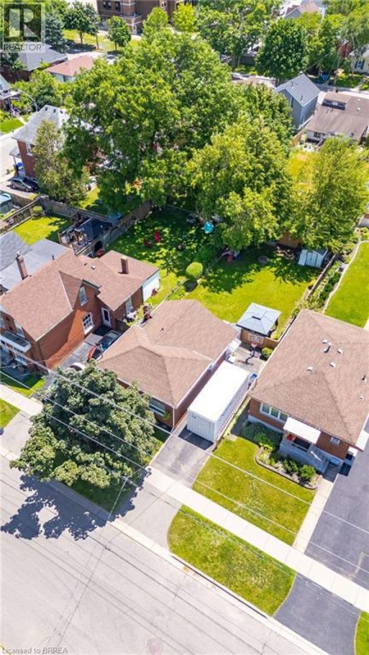 Photo 31 at 141 East Avenue, Victoria / Arthur, Brantford