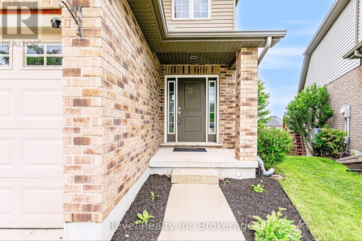 Photo 3 at 702 Frontenac Crescent, Woodstock - South, Woodstock