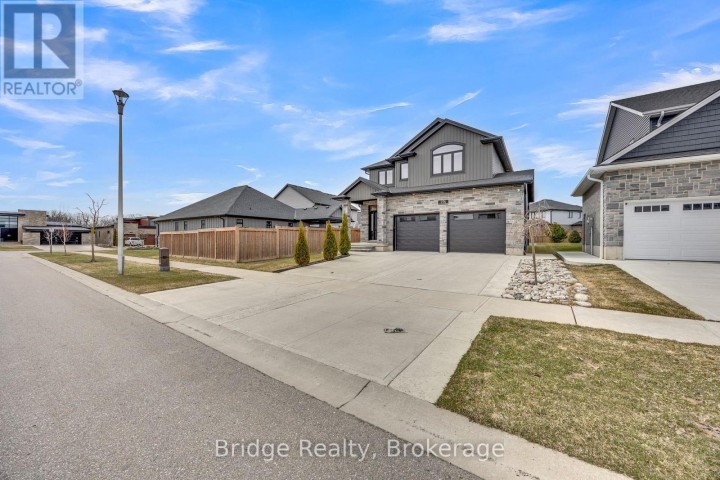 Photo 3 at 256 Tamarack Boulevard, Woodstock - North, Woodstock