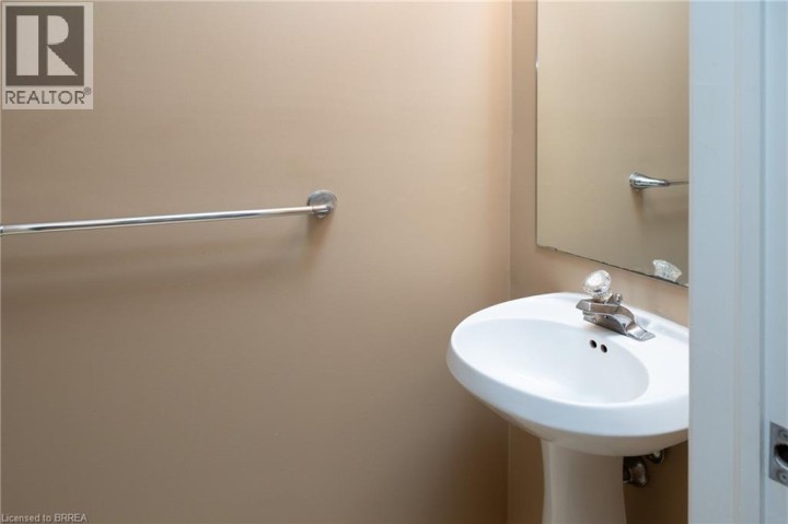 Photo 10 at 7 Graystone Court, Innerkip (Fair Grounds), Woodstock