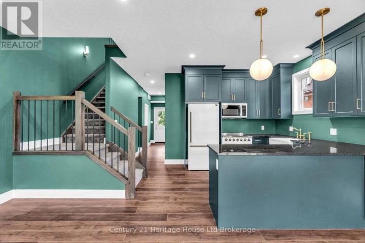 Photo 2 at 79 Metcalf Street, Woodstock - South, Woodstock