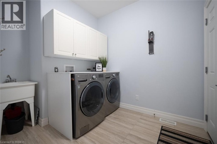 Photo 17 at 21 Tedley Boulevard, Tutela Heights, Brantford