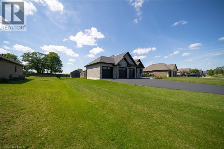 Photo 3 at 21 Tedley Boulevard, Tutela Heights, Brantford