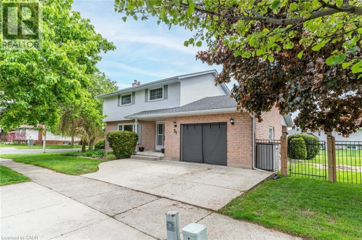 Photo 2 at 31 Blackfriar Lane, Brier Park, Brantford