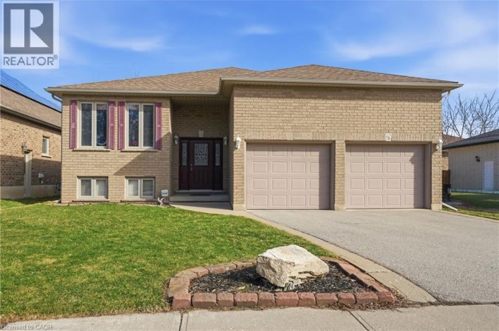 Photo 3 at 9 Pace Avenue, Cainsville / Brookfield, Brantford