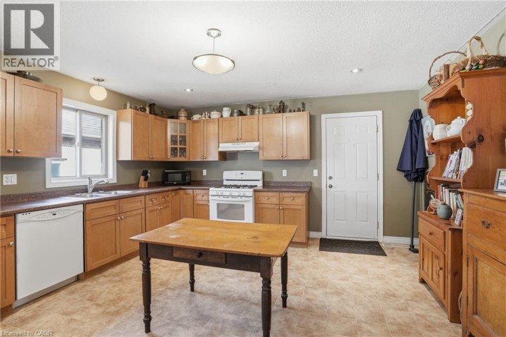 Photo 9 at 9 Pace Avenue, Cainsville / Brookfield, Brantford