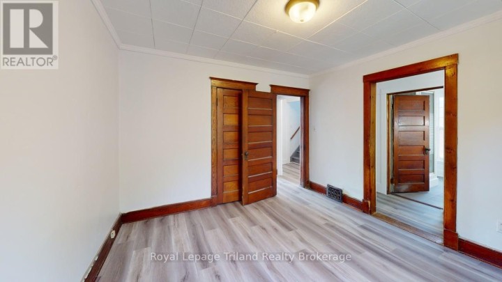Photo 13 at 279 Vansittart Avenue, Woodstock - North, Woodstock