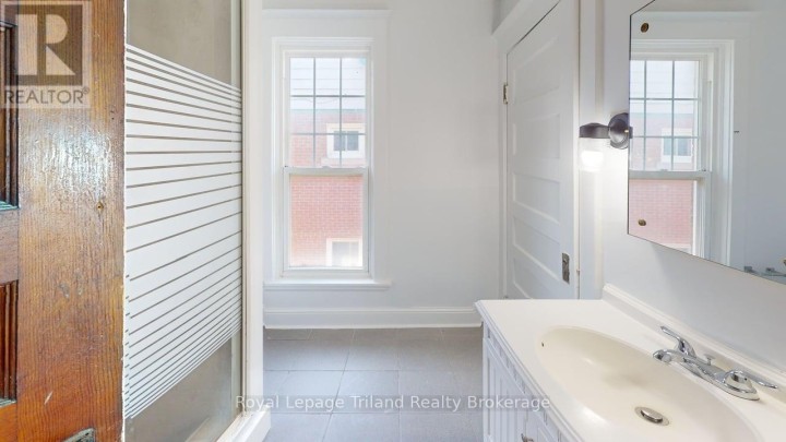 Photo 14 at 279 Vansittart Avenue, Woodstock - North, Woodstock