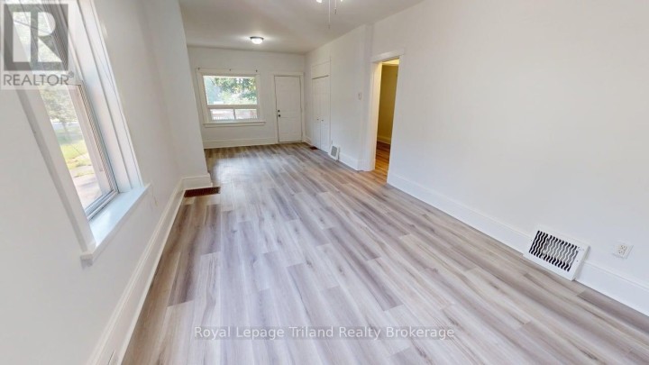 Photo 2 at 279 Vansittart Avenue, Woodstock - North, Woodstock