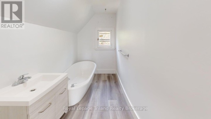 Photo 21 at 279 Vansittart Avenue, Woodstock - North, Woodstock