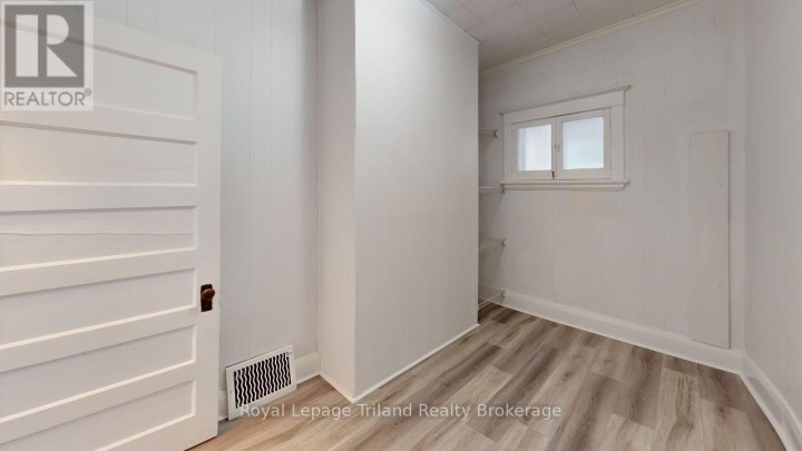 Photo 3 at 279 Vansittart Avenue, Woodstock - North, Woodstock
