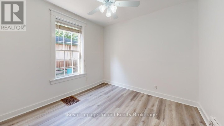 Photo 4 at 279 Vansittart Avenue, Woodstock - North, Woodstock