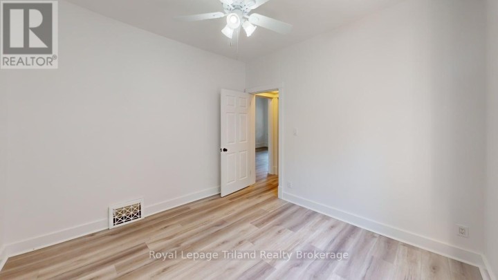 Photo 5 at 279 Vansittart Avenue, Woodstock - North, Woodstock