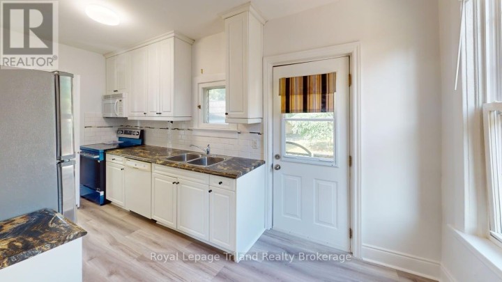 Photo 6 at 279 Vansittart Avenue, Woodstock - North, Woodstock