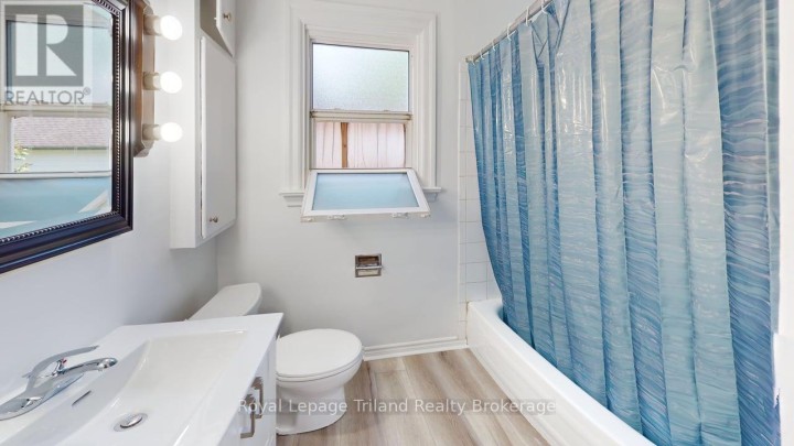 Photo 8 at 279 Vansittart Avenue, Woodstock - North, Woodstock
