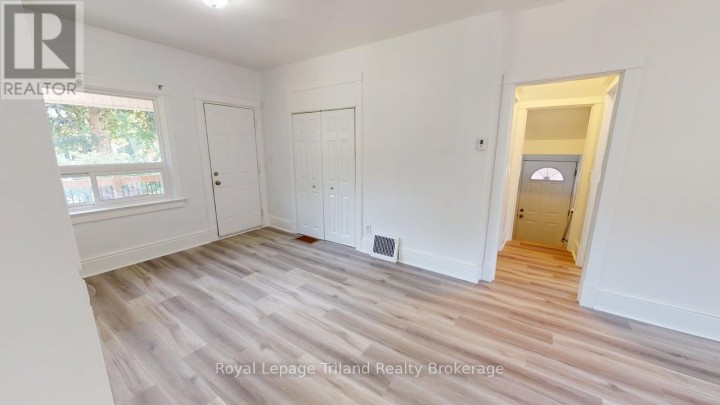 Photo 9 at 279 Vansittart Avenue, Woodstock - North, Woodstock