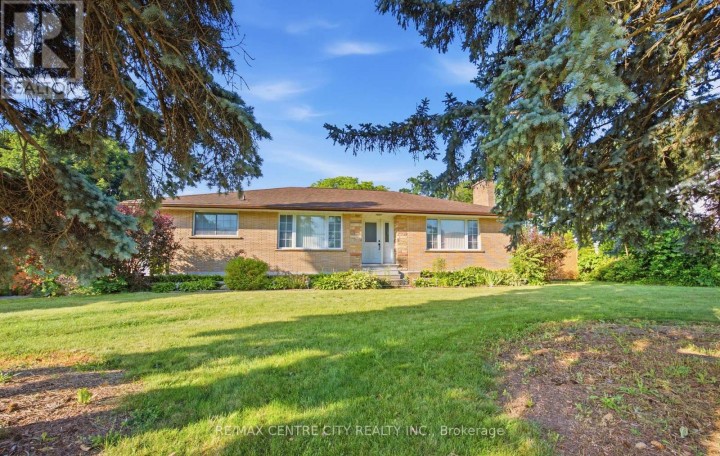 Photo 2 at 303 Simcoe Street, Tillsonburg