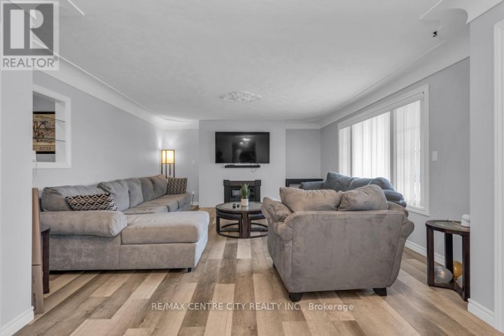 Photo 5 at 303 Simcoe Street, Tillsonburg