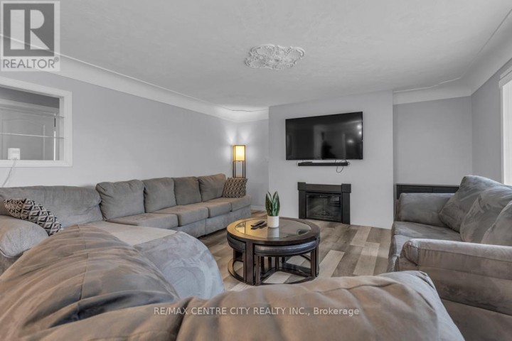 Photo 6 at 303 Simcoe Street, Tillsonburg