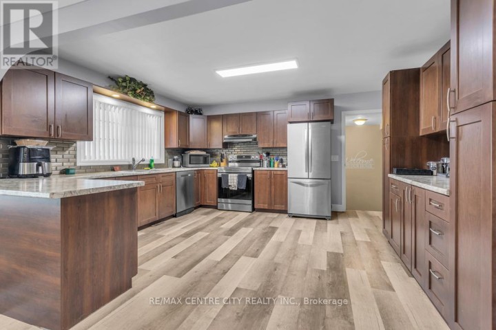 Photo 7 at 303 Simcoe Street, Tillsonburg