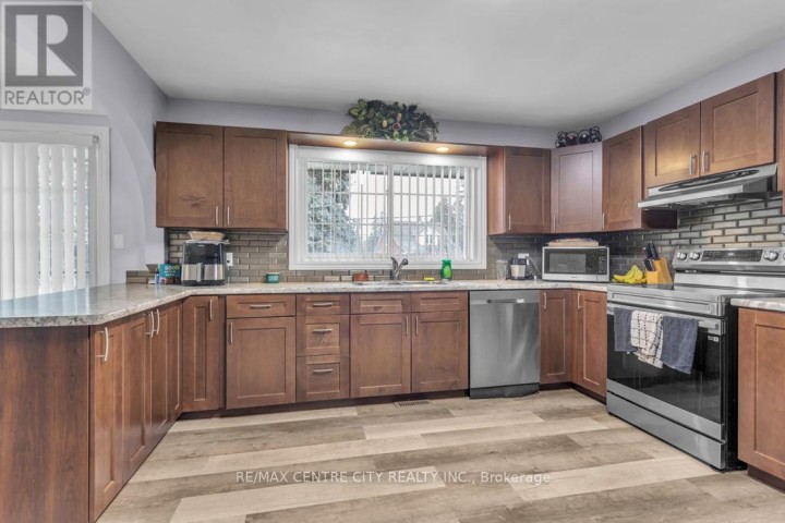 Photo 8 at 303 Simcoe Street, Tillsonburg
