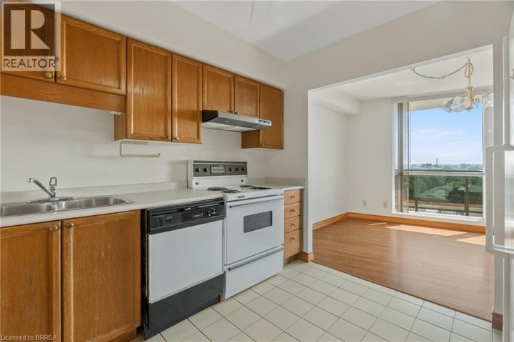 Photo 9 at 905 - 9 Bonheur Court, Lynden Hills, Brantford