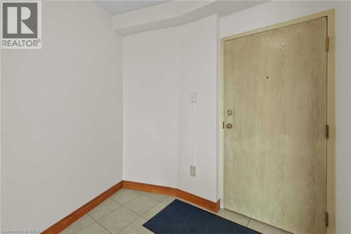 Photo 5 at 905 - 9 Bonheur Court, Lynden Hills, Brantford