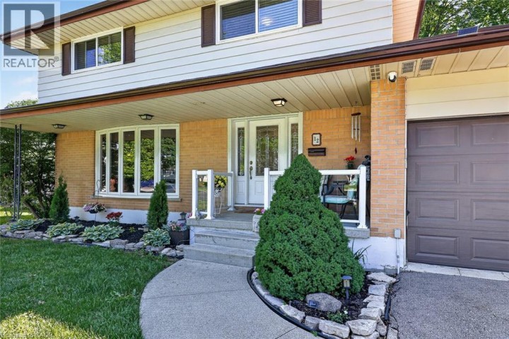 Photo 11 at 12 Jubilee Place, Woodstock - North, Woodstock