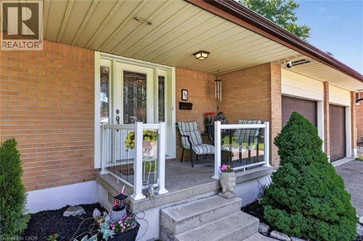 Photo 12 at 12 Jubilee Place, Woodstock - North, Woodstock