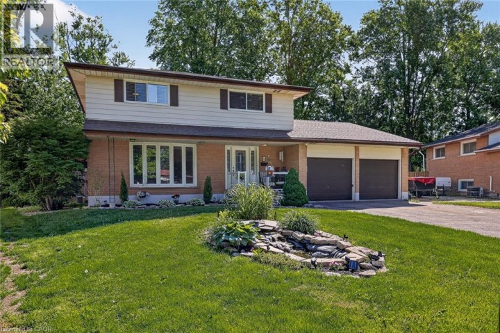 Photo 7 at 12 Jubilee Place, Woodstock - North, Woodstock