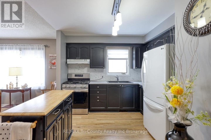 Photo 4 at 33 Wilkins Crescent, Tillsonburg