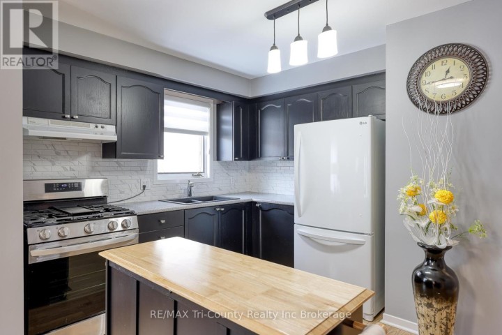 Photo 6 at 33 Wilkins Crescent, Tillsonburg