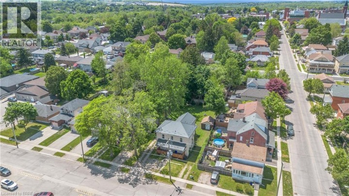 Photo 4 at 34 Young Street, Woodstock - South, Woodstock
