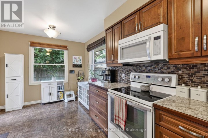 Photo 20 at 27 Sioux Crescent, Woodstock - North, Woodstock