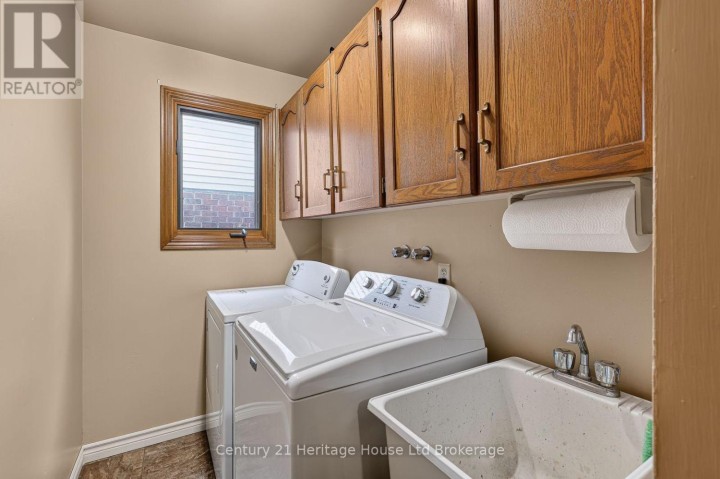 Photo 24 at 27 Sioux Crescent, Woodstock - North, Woodstock