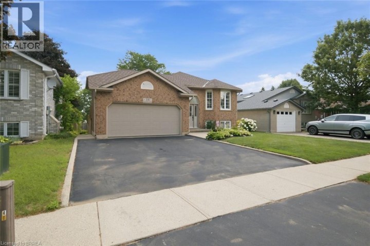 Photo 2 at 38 Olivetree Road, Mayfair, Brantford