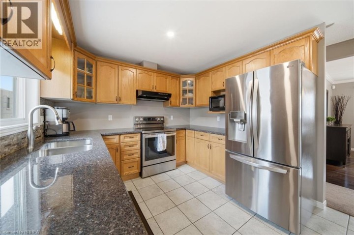 Photo 13 at 38 Olivetree Road, Mayfair, Brantford