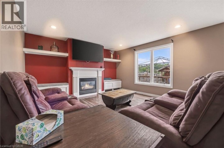 Photo 13 at 644 Hummingbird Crescent, Woodstock - North, Woodstock