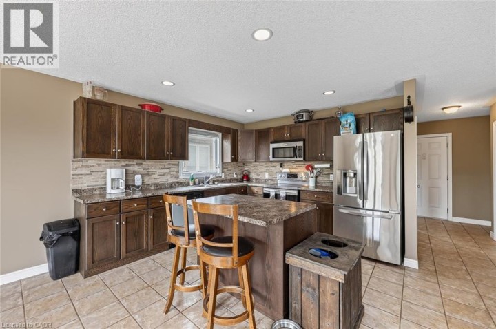 Photo 14 at 644 Hummingbird Crescent, Woodstock - North, Woodstock
