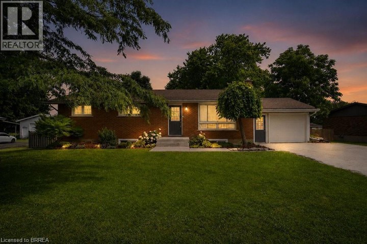Photo 2 at 41 Pinehill Drive, Oakhill Dr, Brantford