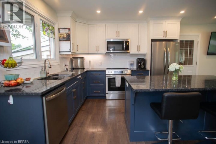 Photo 10 at 41 Pinehill Drive, Oakhill Dr, Brantford