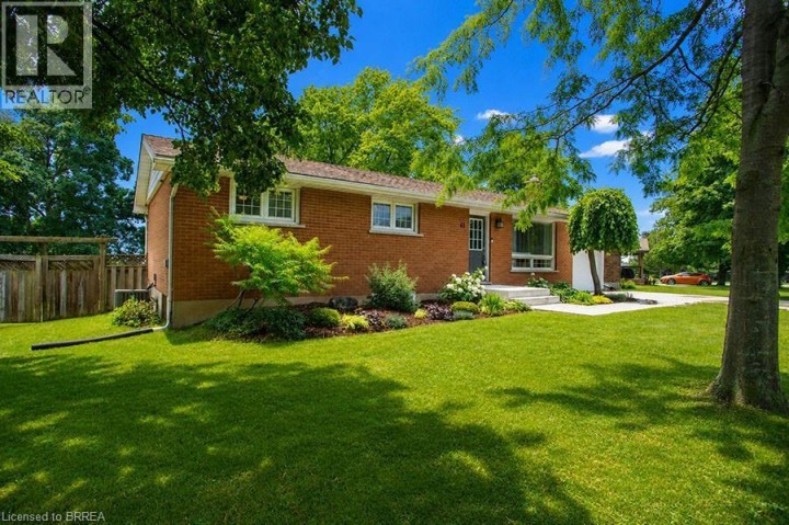 Photo 3 at 41 Pinehill Drive, Oakhill Dr, Brantford