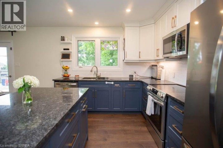Photo 11 at 41 Pinehill Drive, Oakhill Dr, Brantford