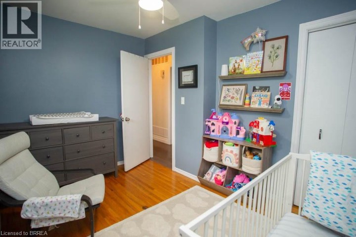 Photo 18 at 41 Pinehill Drive, Oakhill Dr, Brantford