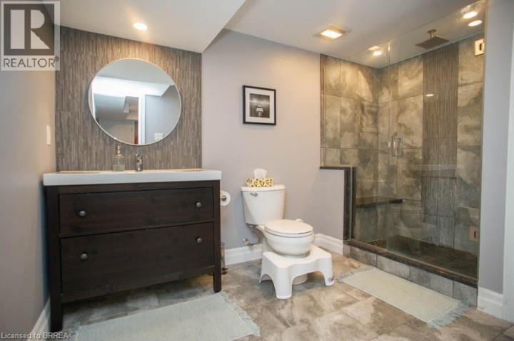 Photo 25 at 41 Pinehill Drive, Oakhill Dr, Brantford