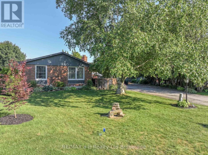 Photo 1 at 6 Camdon Court, Tillsonburg