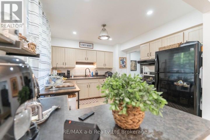 Photo 10 at 6 Camdon Court, Tillsonburg