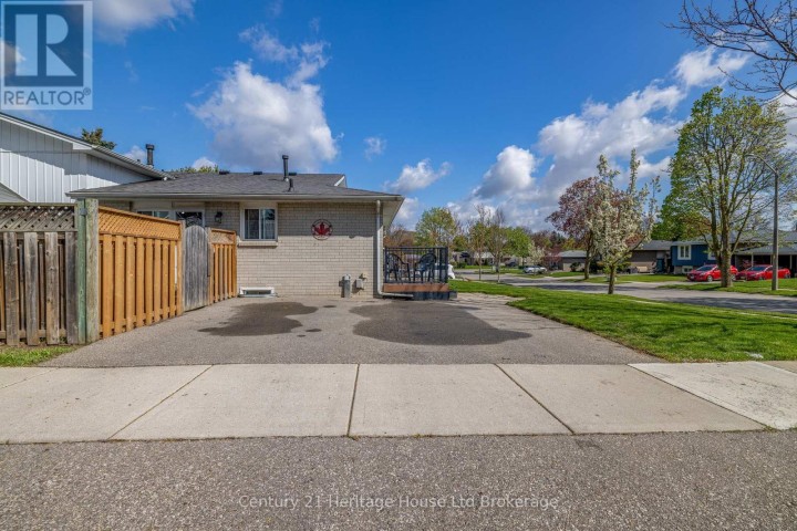 Photo 3 at 33 Inverness Street, Brantford